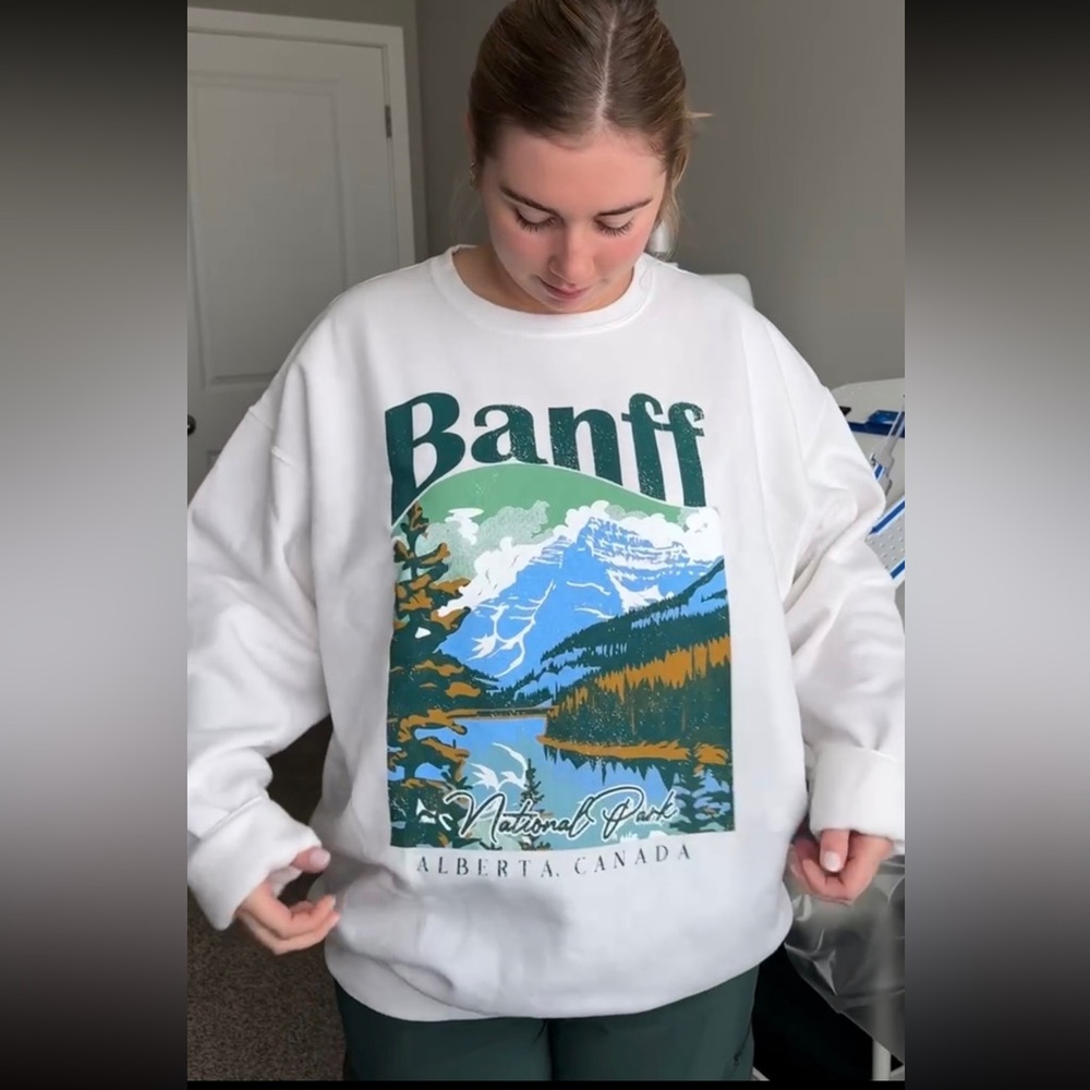 Banff Graphic Sweatshirt NWOT